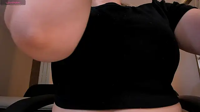 Snapshot of MartinnaBonnet chatting on 02-13-25, 11:06 MartinnaBonnet online show from 02-13-25, 11:06