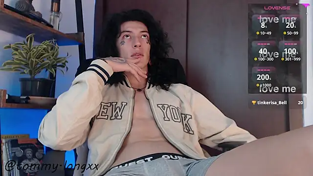 Snapshot of tommylongxx chatting on 09-15-25, 01:49 tommylongxx online show from 09-15-25, 01:49