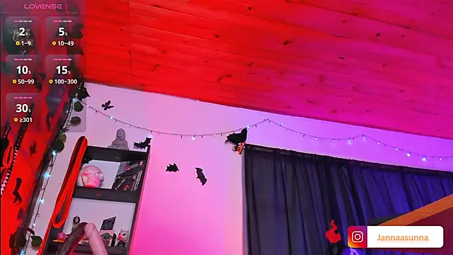 Snapshot of EmmaRusso chatting on 02-14-25, 09:32 EmmaRusso online show from 02-14-25, 09:32