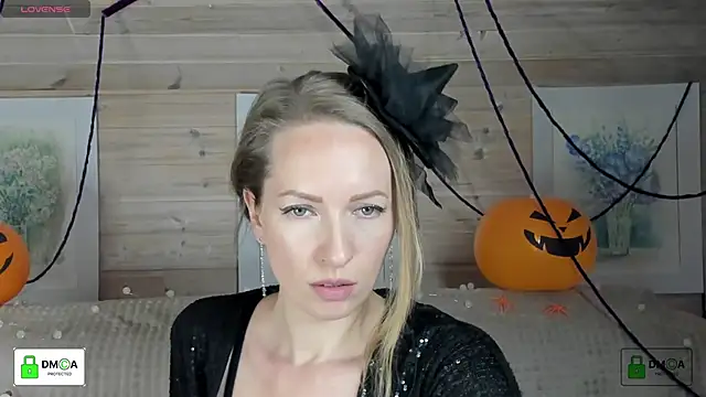 Queenymel online show from 10-31-25, 03:35