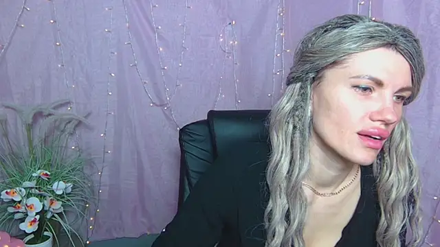 MilaLoona online show from 04-17-26, 06:05