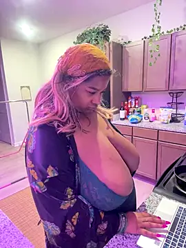 BigFineSelena online show from 12-23-25, 12:41