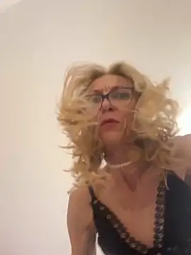 Snapshot of adella13 chatting on 12-20-24, 02:49 adella13 online show from 12-20-24, 02:49