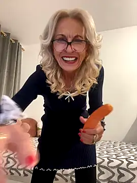 Snapshot of adella13 chatting on 12-21-25, 08:05 adella13 online show from 12-21-25, 08:05