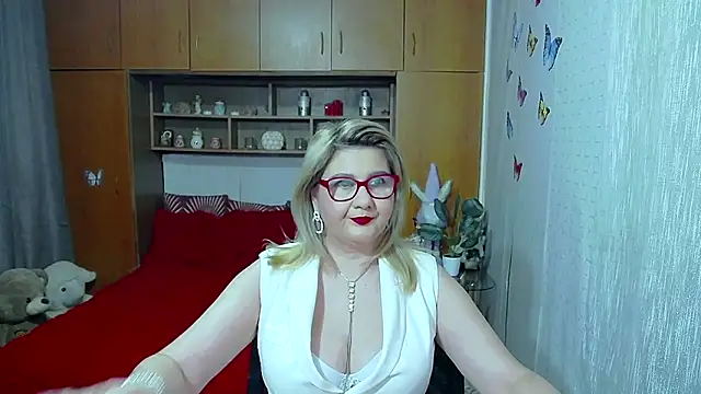 Snapshot of LucilleFenlys chatting on 04-23-26, 12:01 LucilleFenlys online show from 04-23-26, 12:01