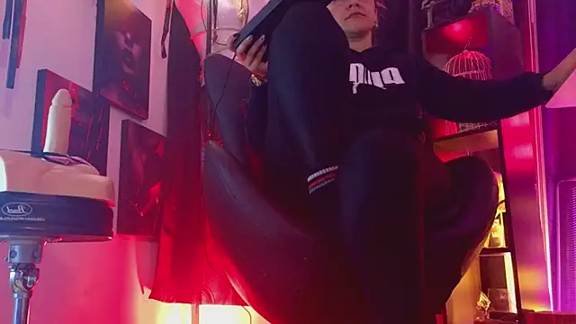 PerlaDivaio online show from 04-17-26, 01:58