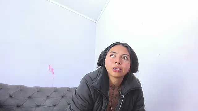 miss soffi  online show from 04-16-26, 06:52