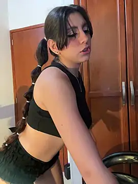 loolla 23 online show from 02-25-25, 03:52