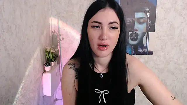 Snapshot of MisssShy_ chatting on 10-13-25, 03:06 MisssShy online show from 10-13-25, 03:06