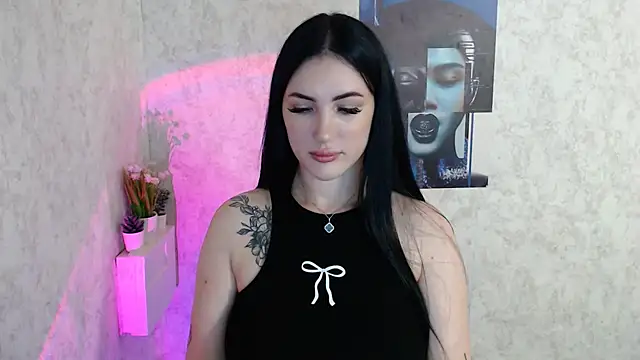 Snapshot of MisssShy_ chatting on 10-17-25, 03:31 MisssShy online show from 10-17-25, 03:31