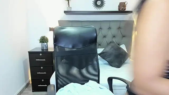 Snapshot of isabella_florez chatting on 03-01-25, 06:00 isabella florez online show from 03-01-25, 06:00