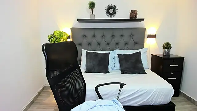 Snapshot of isabella_florez chatting on 03-21-25, 03:02 isabella florez online show from 03-21-25, 03:02