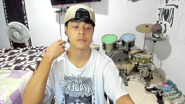 Zack falcon online show from 10-30-25, 03:19