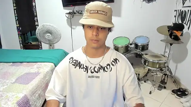 Snapshot of Zack_falcon chatting on 03-27-26, 03:01 Zack falcon online show from 03-27-26, 03:01