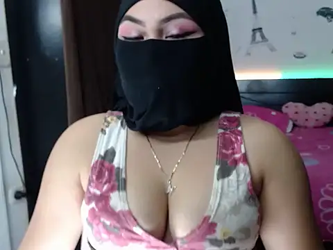 Snapshot of Hana___ chatting on 12-15-24, 05:56 Hana online show from 12-15-24, 05:56