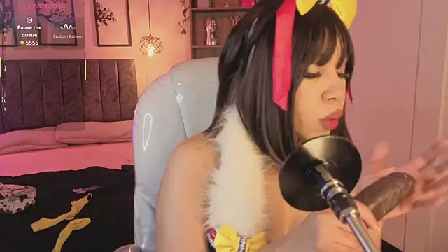 Olivia ds online show from 10-23-25, 04:34