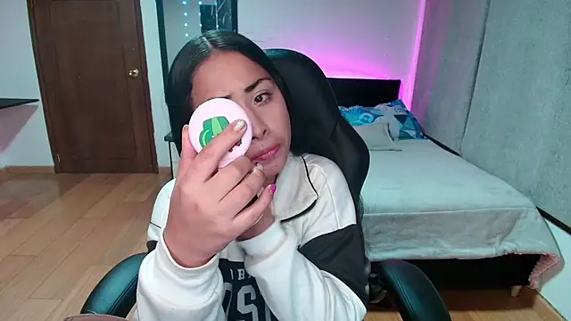 yesie hot online show from 01-31-25, 12:39