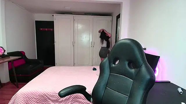 yesie hot online show from 09-30-25, 01:21