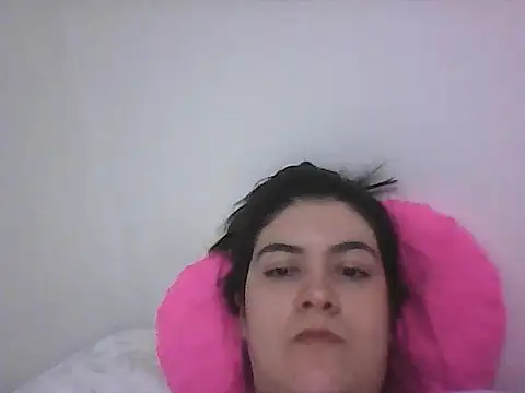 Snapshot of lauratobon chatting on 06-17-26, 06:49 lauratobon online show from 06-17-26, 06:49
