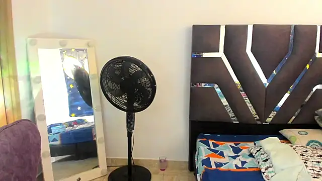 Snapshot of barbiee_05 chatting on 03-20-25, 08:40 barbiee 05 online show from 03-20-25, 08:40