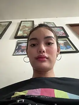 Snapshot of AlexandraMooree chatting on 02-14-25, 12:03 AlexandraMooree online show from 02-14-25, 12:03