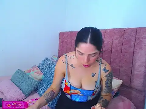 Snapshot of Hoot_Alice chatting on 09-30-25, 08:58 Hoot Alice online show from 09-30-25, 08:58