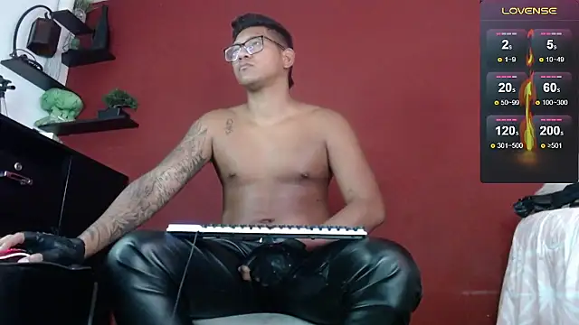 TomLover 12 online show from 02-04-25, 04:18