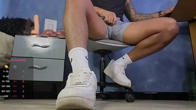 TomLover 12 online show from 03-08-26, 08:12