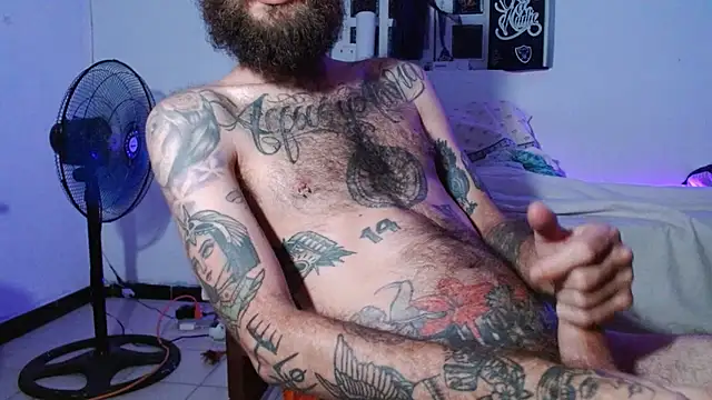 Snapshot of Tatted21xxx chatting on 10-20-25, 06:36 Tatted21xxx online show from 10-20-25, 06:36