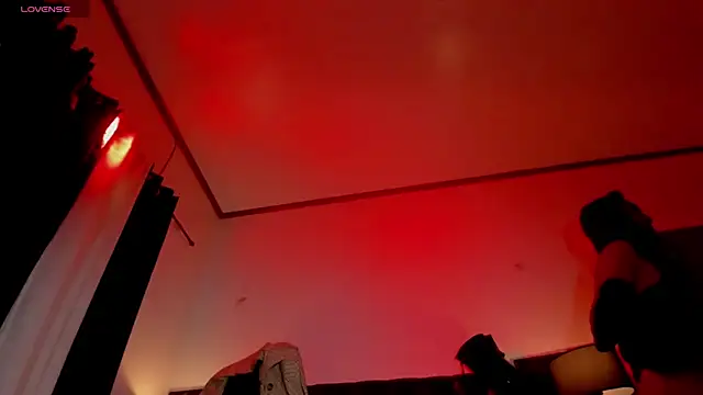 ErinSmith7inches TS online show from 12-17-24, 04:45