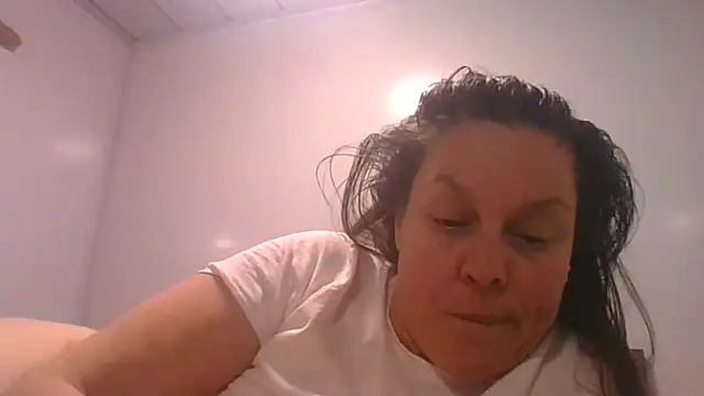 Snapshot of fulloferotic chatting on 04-19-26, 06:10 fulloferotic online show from 04-19-26, 06:10