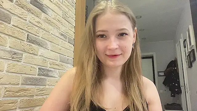 CharmingSarah online show from 03-26-26, 04:45