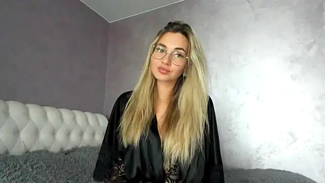 Snapshot of _DarkRose_ chatting on 09-28-25, 10:09 DarkRose online show from 09-28-25, 10:09