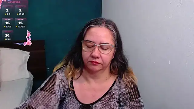 scaelettdubois online show from 12-19-25, 02:40