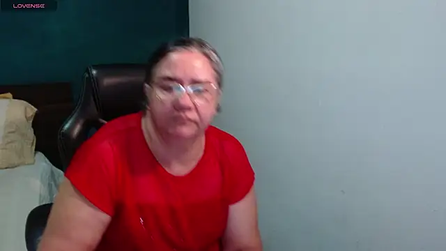 Snapshot of scaelettdubois chatting on 06-17-26, 11:38 scaelettdubois online show from 06-17-26, 11:38