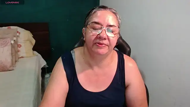Snapshot of scaelettdubois chatting on 06-19-26, 03:22 scaelettdubois online show from 06-19-26, 03:22