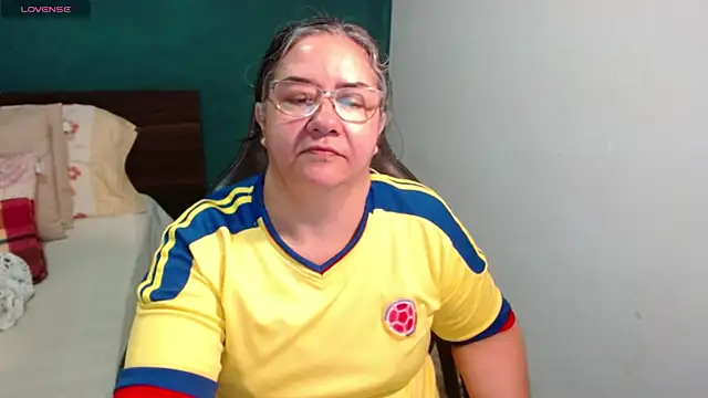 Snapshot of scaelettdubois chatting on 06-24-26, 02:43 scaelettdubois online show from 06-24-26, 02:43