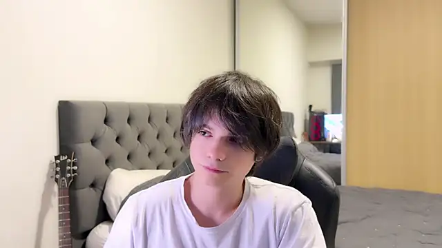 SasukeUhchiaa online show from 12-19-24, 08:23