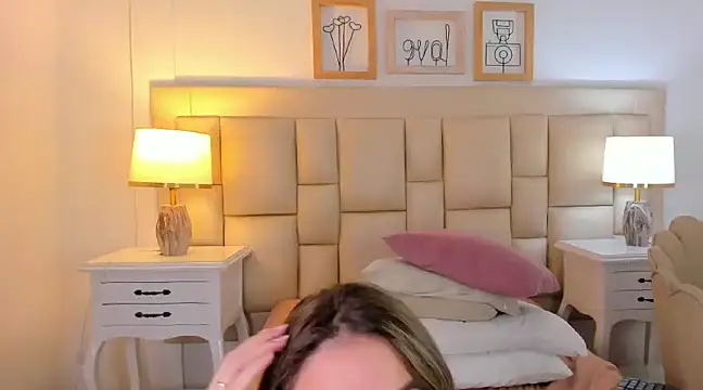 Meredit Lane online show from 12-15-24, 04:07