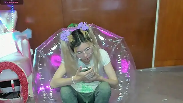 Skinygirl online show from 03-19-26, 12:03