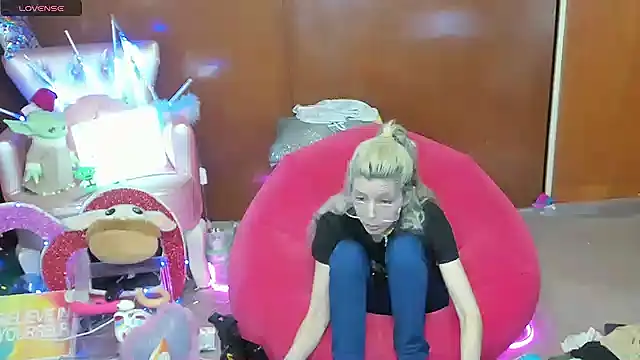 Skinygirl online show from 06-02-26, 11:29