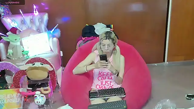 Snapshot of Skinygirl chatting on 07-11-26, 12:46 Skinygirl online show from 07-11-26, 12:46