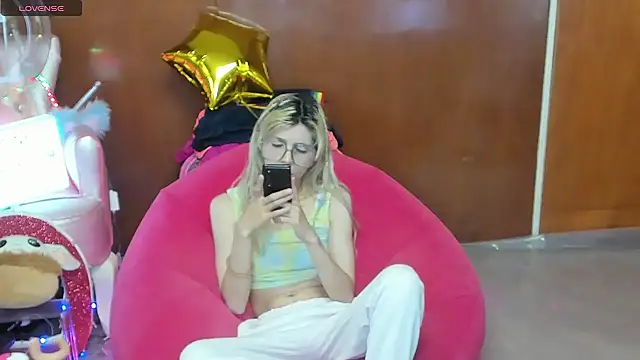 Snapshot of Skinygirl chatting on 07-21-26, 11:18 Skinygirl online show from 07-21-26, 11:18