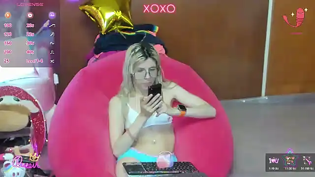Snapshot of Skinygirl chatting on 07-24-26, 01:47 Skinygirl online show from 07-24-26, 01:47