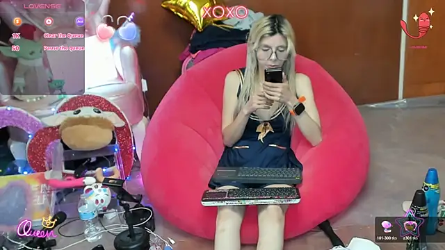 Snapshot of Skinygirl chatting on 07-26-26, 02:09 Skinygirl online show from 07-26-26, 02:09