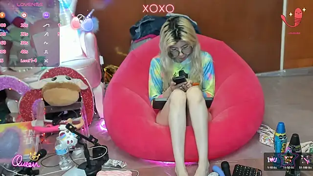 Snapshot of Skinygirl chatting on 07-27-26, 11:45 Skinygirl online show from 07-27-26, 11:45