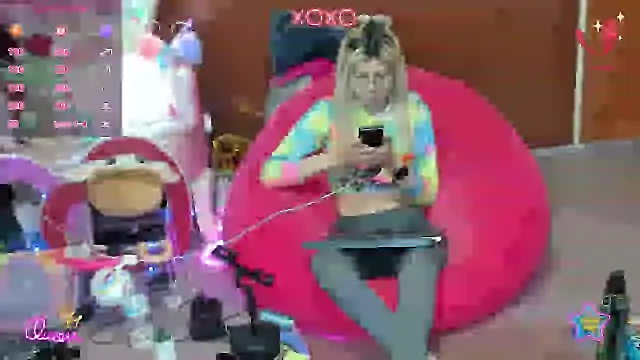 Snapshot of Skinygirl chatting on 07-30-26, 01:15 Skinygirl online show from 07-30-26, 01:15