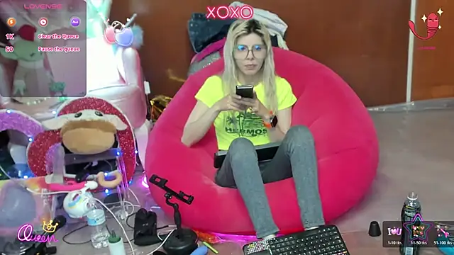 Snapshot of Skinygirl chatting on 07-31-26, 01:05 Skinygirl online show from 07-31-26, 01:05