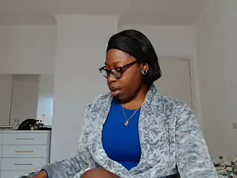 MadamIndigo online show from 12-18-25, 02:01