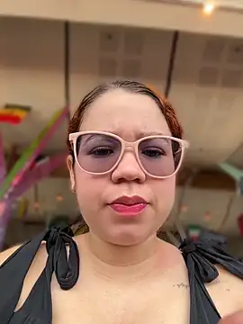 Lucyklein2022 online show from 06-07-26, 04:44